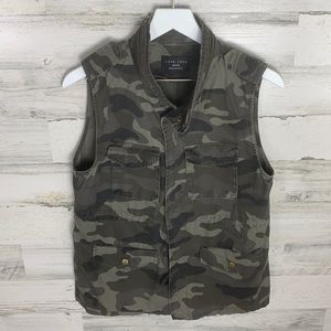 Army camp Vest size medium - smoke feee home